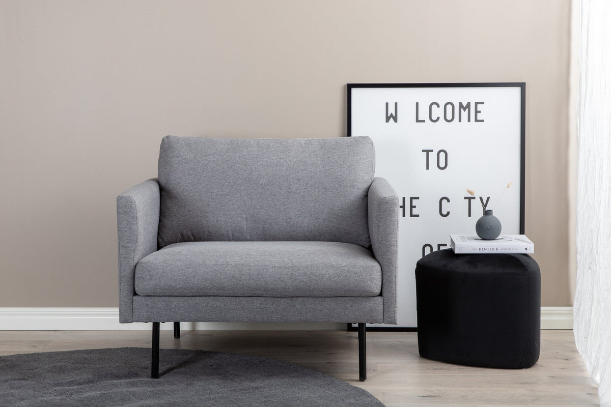 Zoom Sessel in Grau präsentiert im Onlineshop von KAQTU Design AG. Sessel mit Armlehnen ist von Venture Home