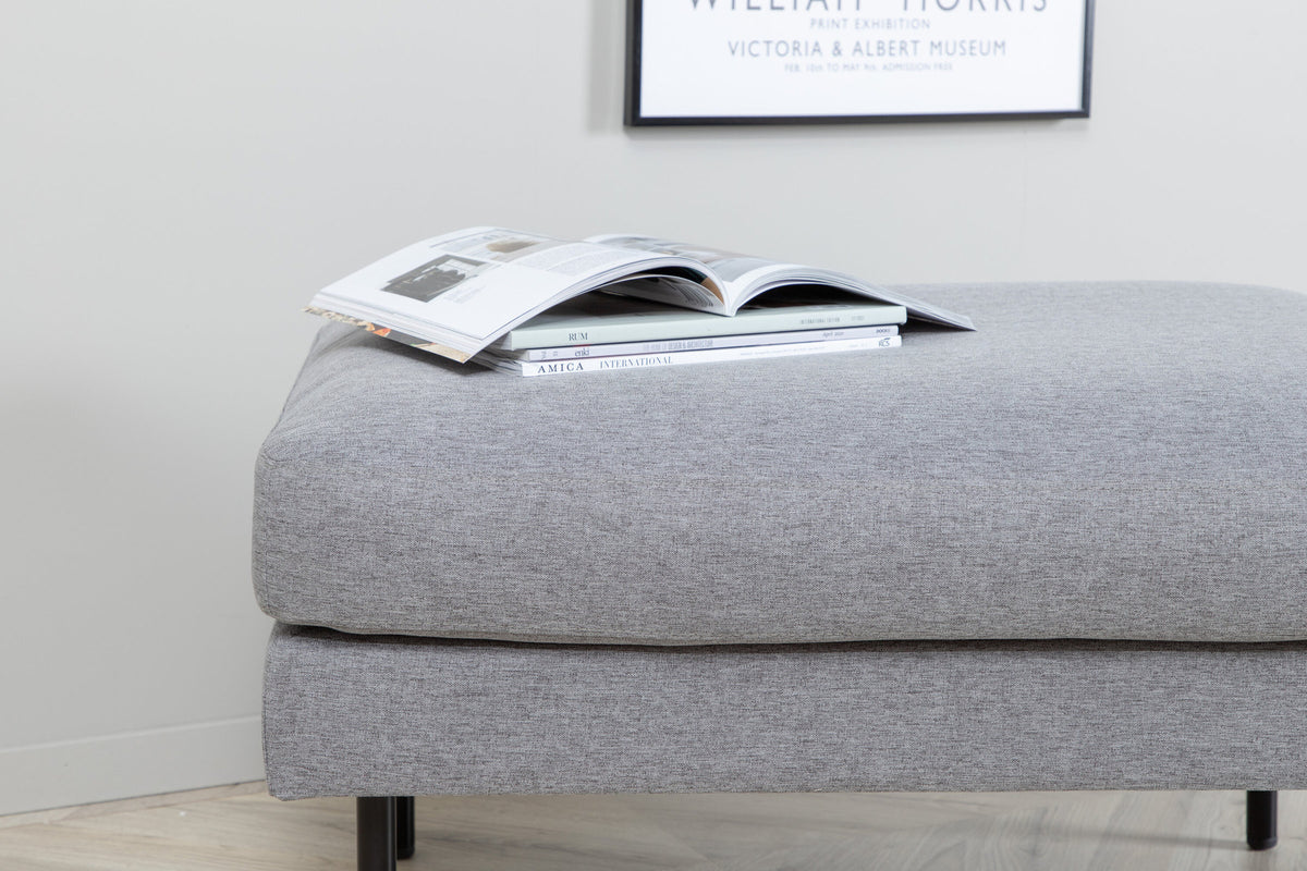 Zoom Ottoman / Pouf in Grau präsentiert im Onlineshop von KAQTU Design AG. Ottoman ist von Venture Home