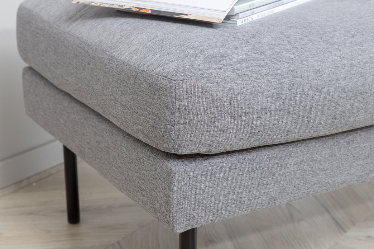 Zoom Ottoman / Pouf in Grau präsentiert im Onlineshop von KAQTU Design AG. Ottoman ist von Venture Home