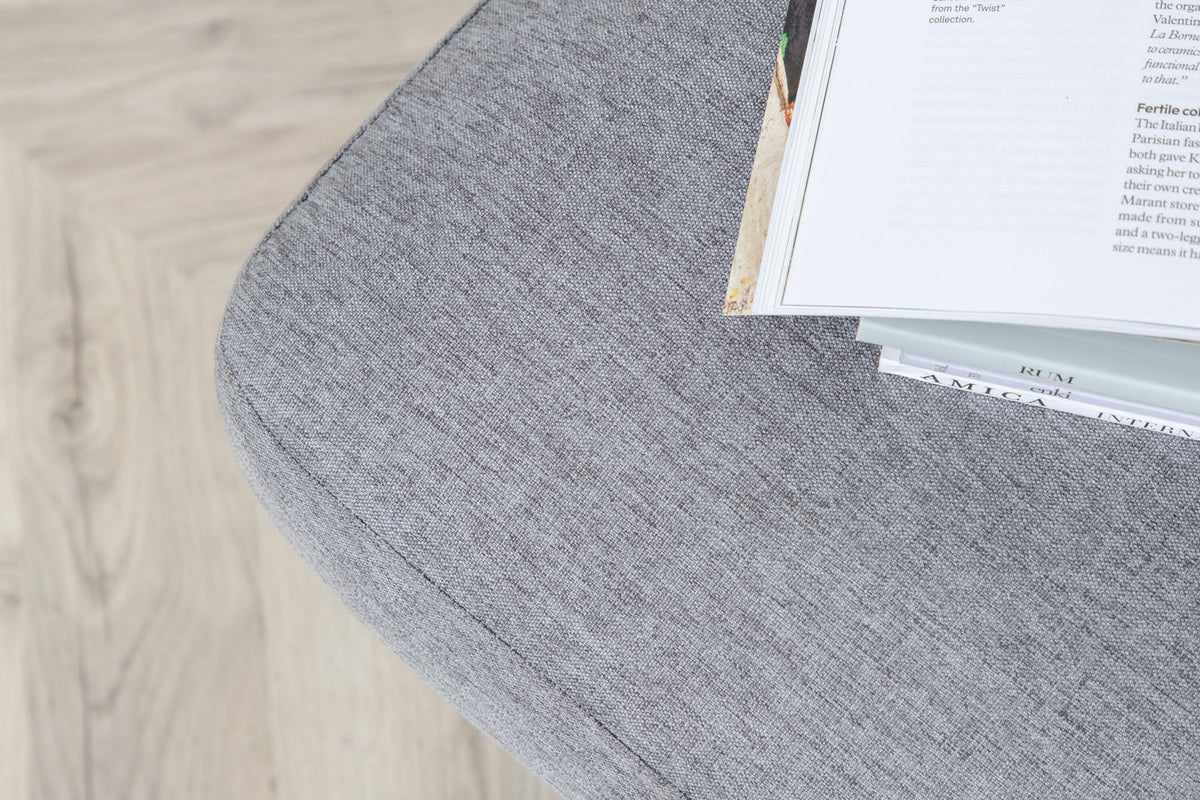 Zoom Ottoman / Pouf in Grau präsentiert im Onlineshop von KAQTU Design AG. Ottoman ist von Venture Home
