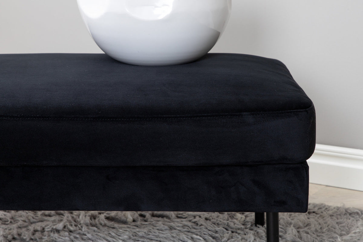 Zoom Ottoman / Pouf in Schwarz präsentiert im Onlineshop von KAQTU Design AG. Ottoman ist von Venture Home