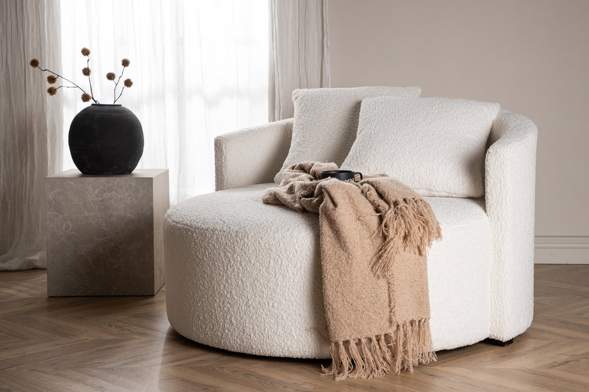 Kelso 2 Sitzer Sofa in Weiss präsentiert im Onlineshop von KAQTU Design AG. 2er Sofa ist von Venture Home