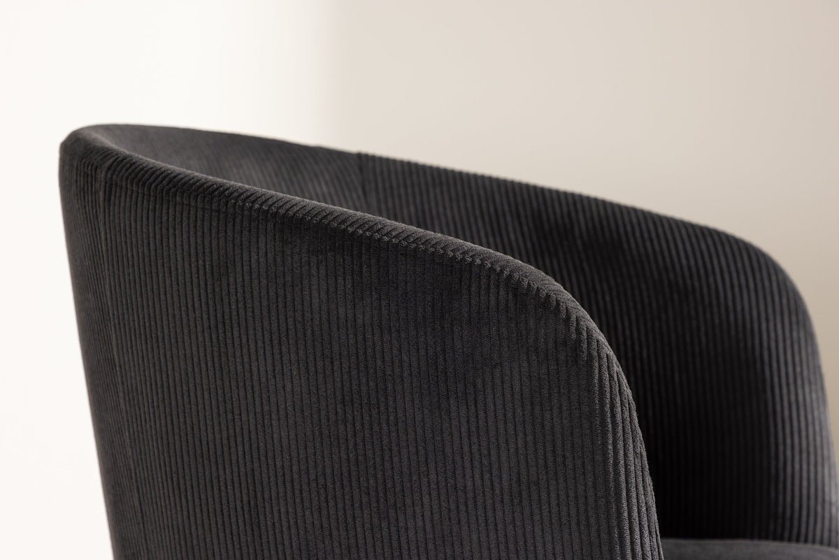 Berit Esszimmerstuhl in Schwarz präsentiert im Onlineshop von KAQTU Design AG. Schalenstuhl ist von Venture Home