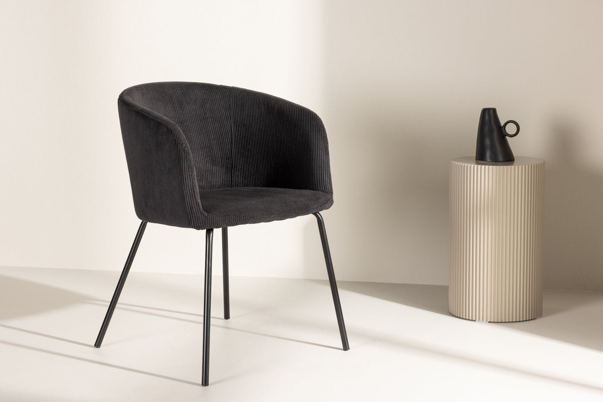 Berit Esszimmerstuhl in Schwarz präsentiert im Onlineshop von KAQTU Design AG. Schalenstuhl ist von Venture Home