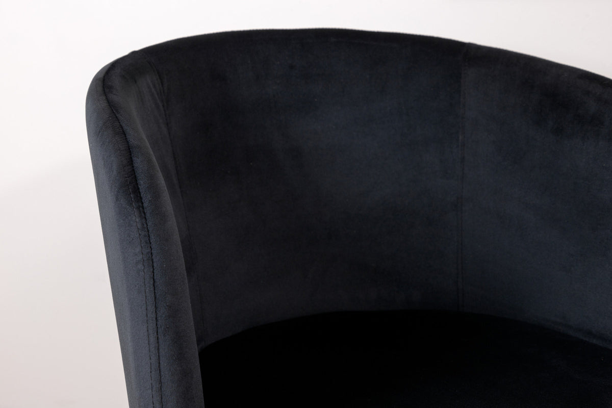 Berit Stuhl in Schwarz präsentiert im Onlineshop von KAQTU Design AG. Schalenstuhl mit Armlehne ist von Venture Home