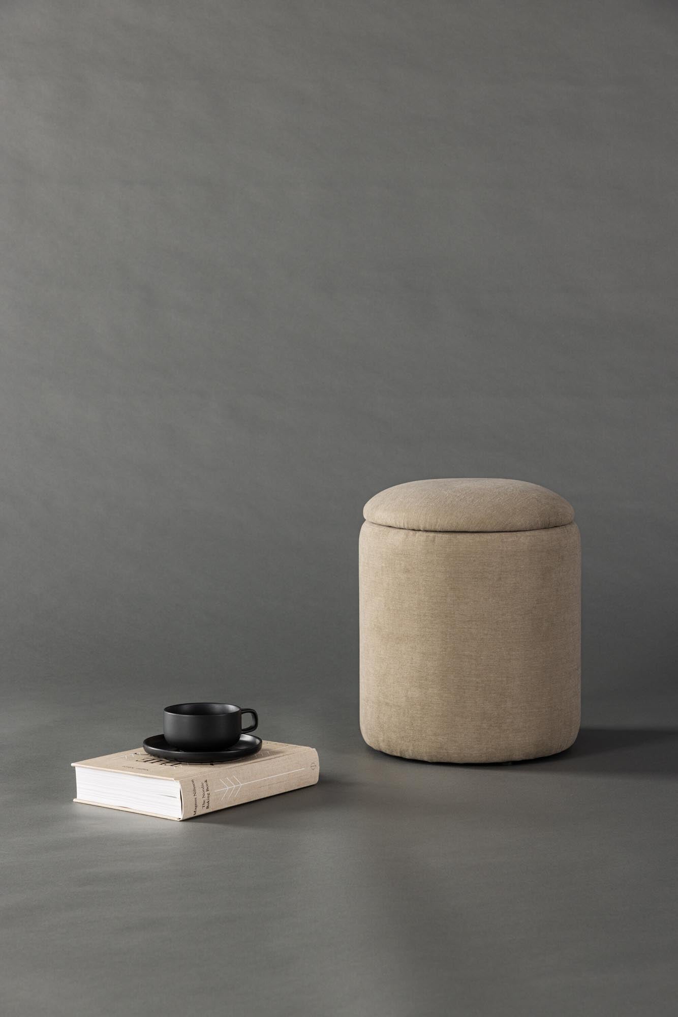 Limpen Pouf in Beige präsentiert im Onlineshop von KAQTU Design AG. Pouf ist von Venture Home