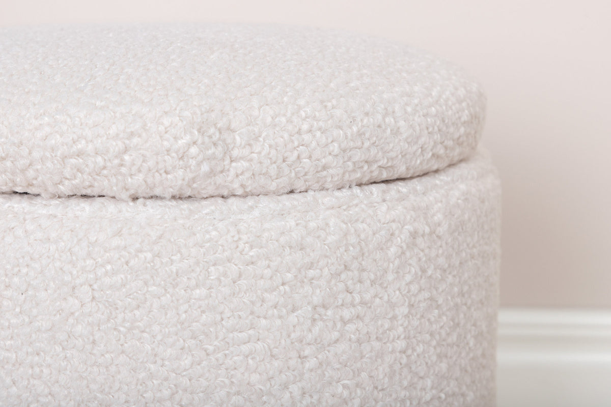 Limpen Ottoman / Pouf in Weiss präsentiert im Onlineshop von KAQTU Design AG. Pouf ist von Venture Home