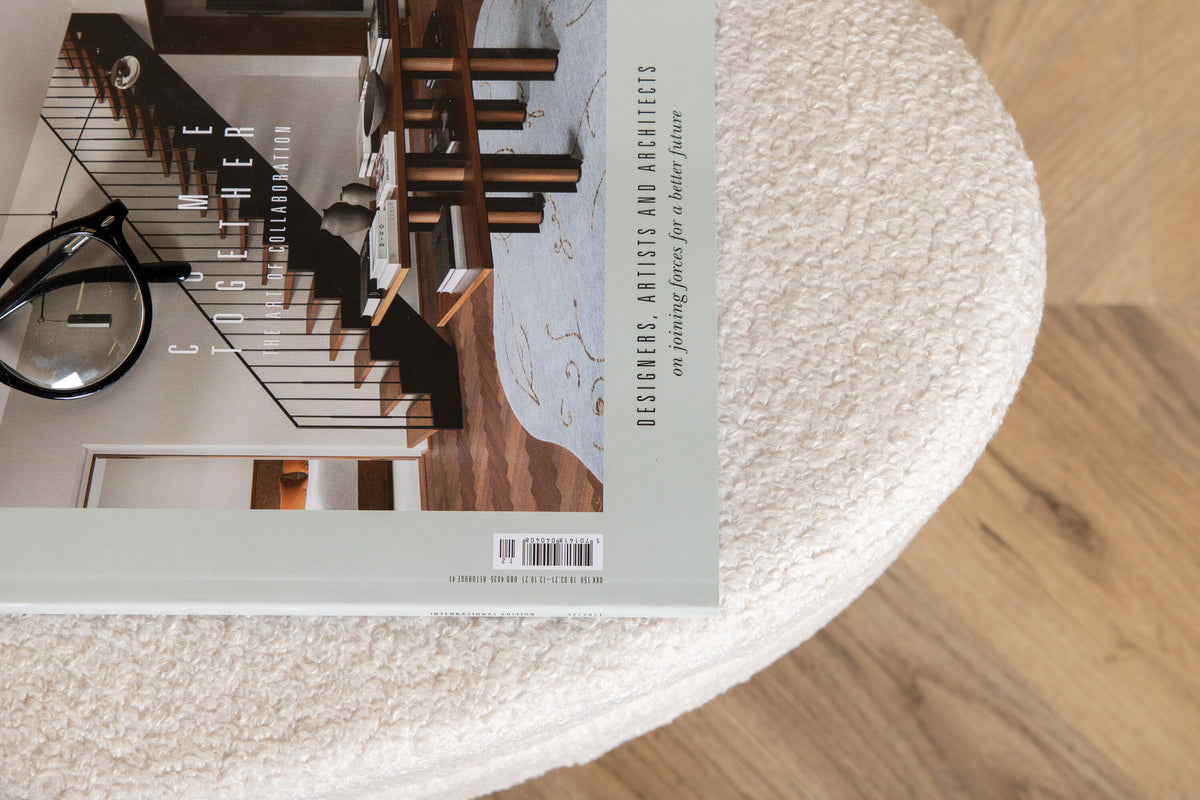 Otto Ottoman / Pouf in Weiss präsentiert im Onlineshop von KAQTU Design AG. Ottoman ist von Venture Home