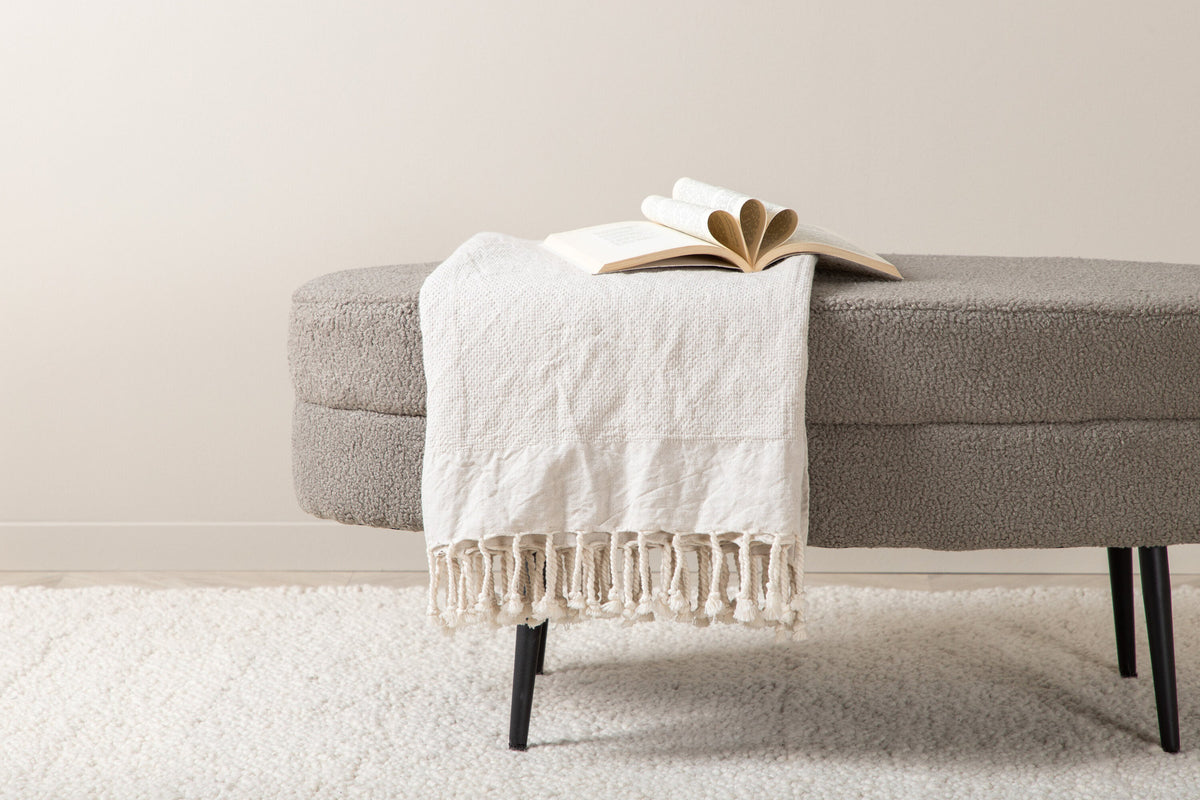 Otto Ottoman / Pouf in Greige präsentiert im Onlineshop von KAQTU Design AG. Ottoman ist von Venture Home