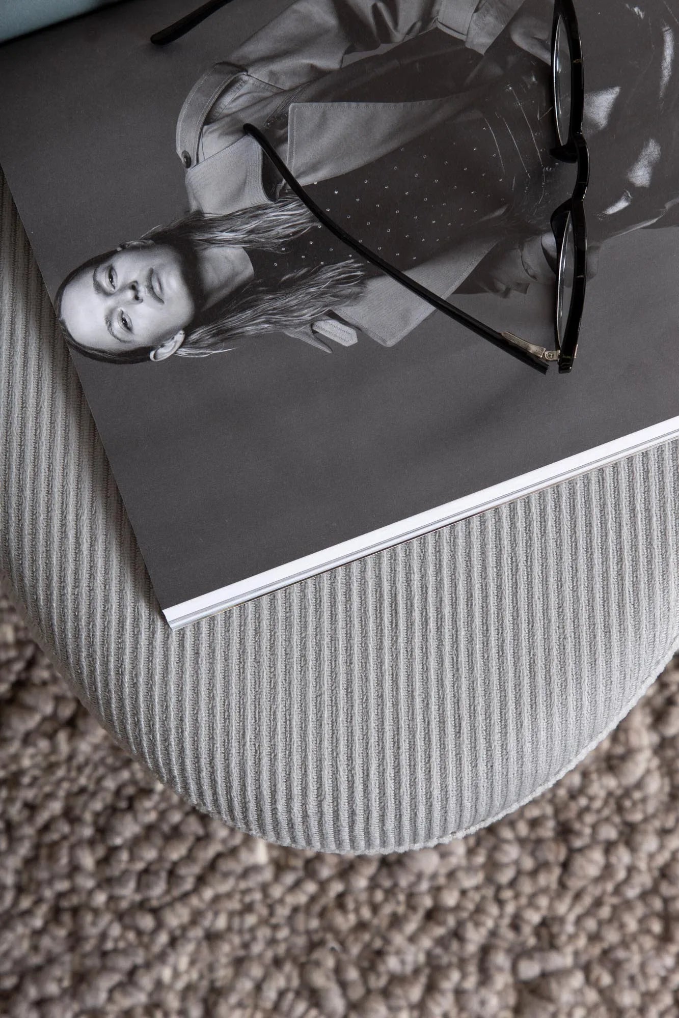 Eleganter Otto Pouf: Vielseitiges Design für zeitgemäße Wohnräume.