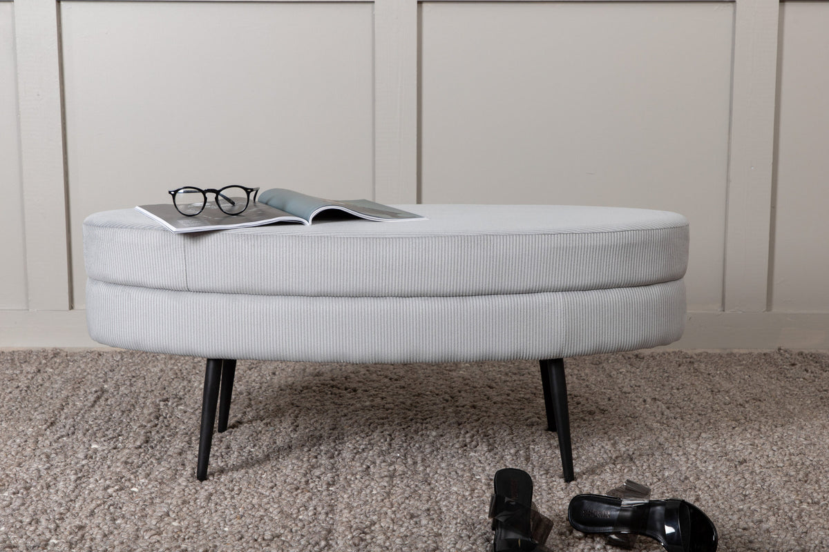 Otto Ottoman / Pouf in Grau präsentiert im Onlineshop von KAQTU Design AG. Ottoman ist von Venture Home