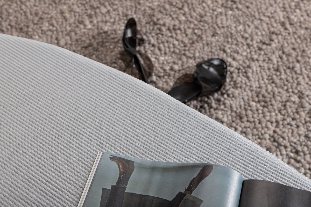 Otto Ottoman / Pouf in Grau präsentiert im Onlineshop von KAQTU Design AG. Ottoman ist von Venture Home