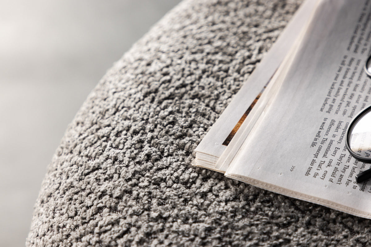 Peg Pouf in Grau präsentiert im Onlineshop von KAQTU Design AG. Pouf ist von Venture Home