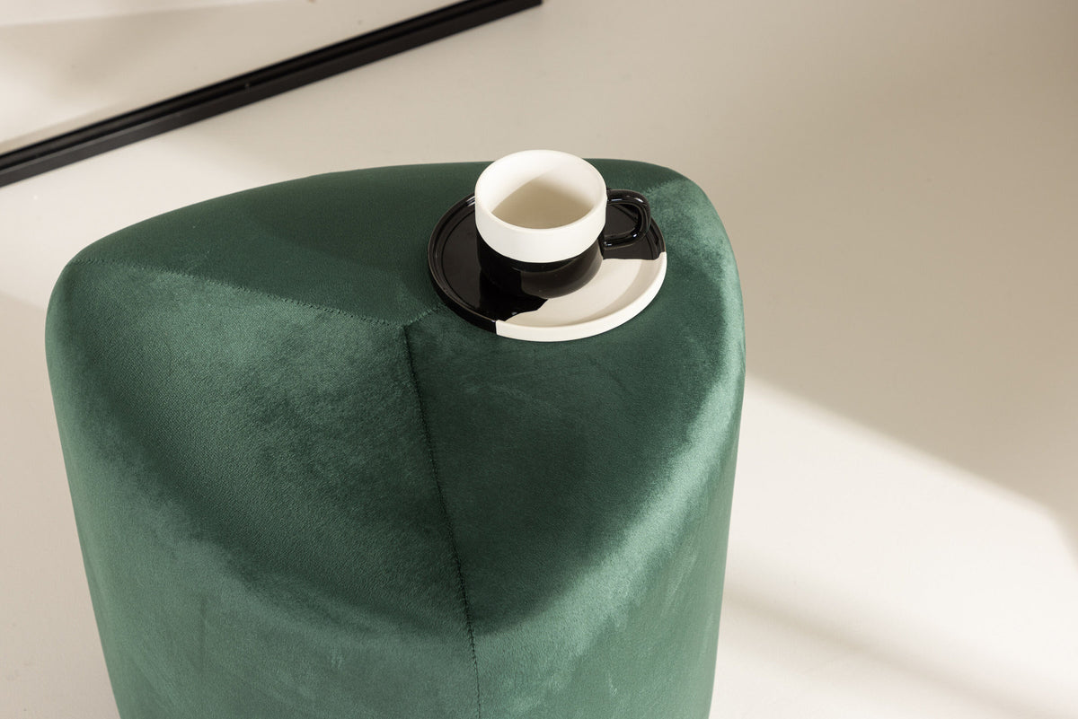 Peg Pouf in Grün präsentiert im Onlineshop von KAQTU Design AG. Pouf ist von Venture Home