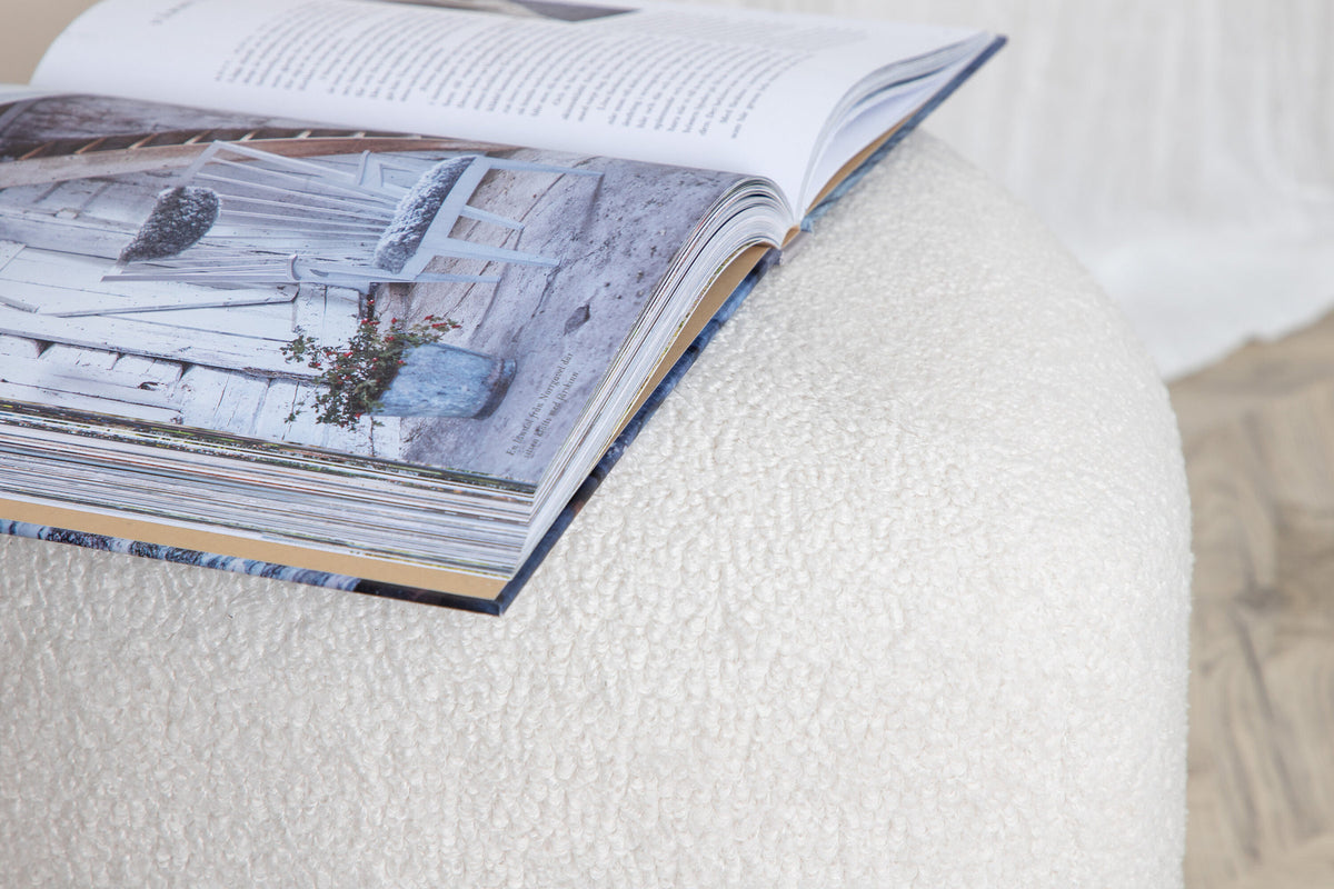 Peg Ottoman / Pouf in Weiss präsentiert im Onlineshop von KAQTU Design AG. Pouf ist von Venture Home