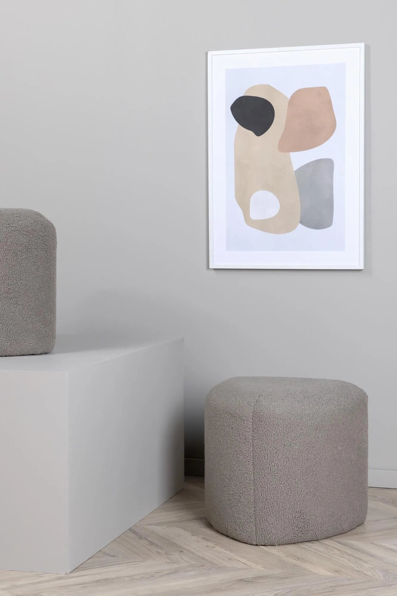 Moderner Peg Ottoman von Venture Home – vielseitig und komfortabel.