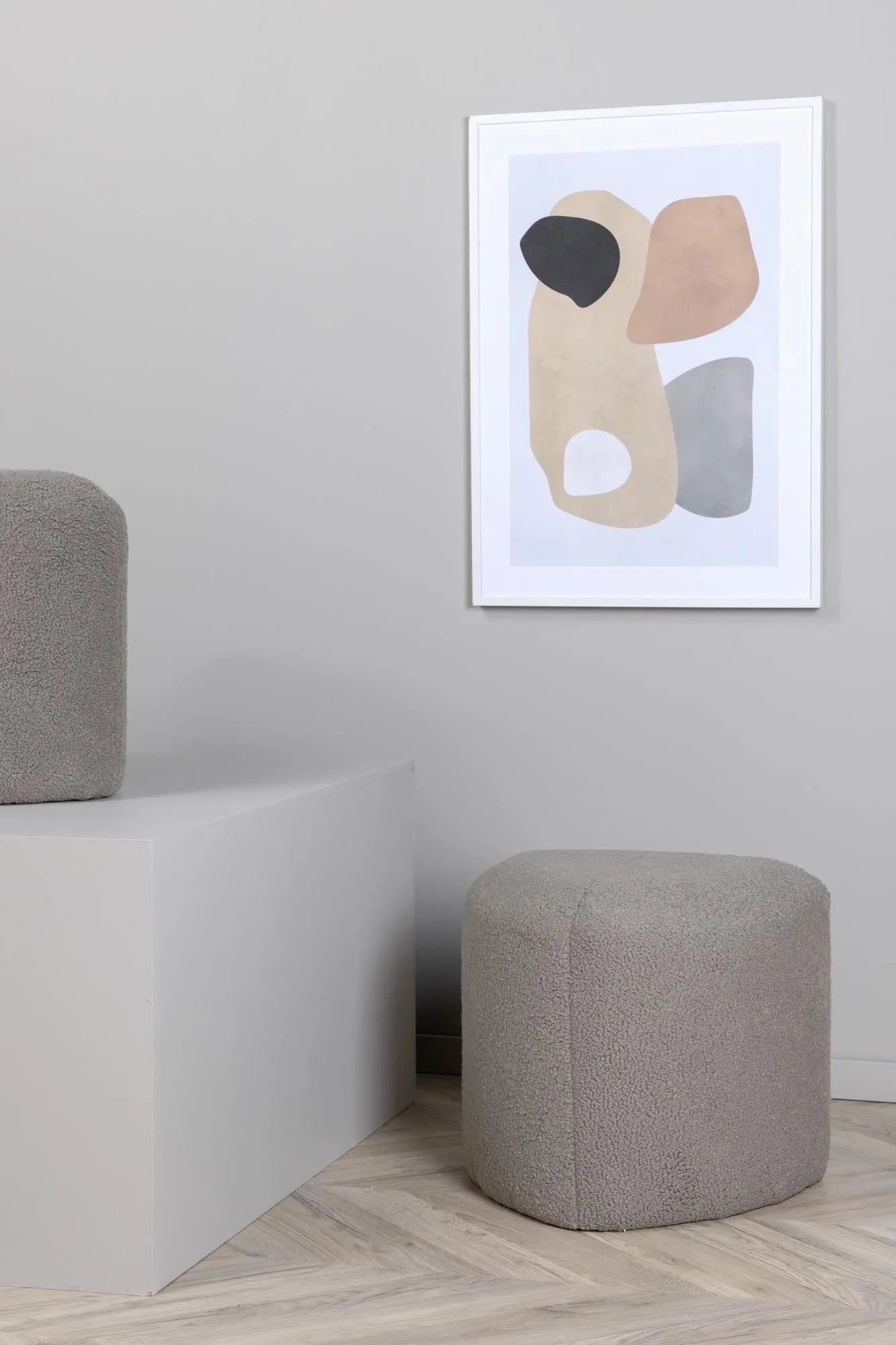 Moderner Peg Ottoman von Venture Home – vielseitig und komfortabel.