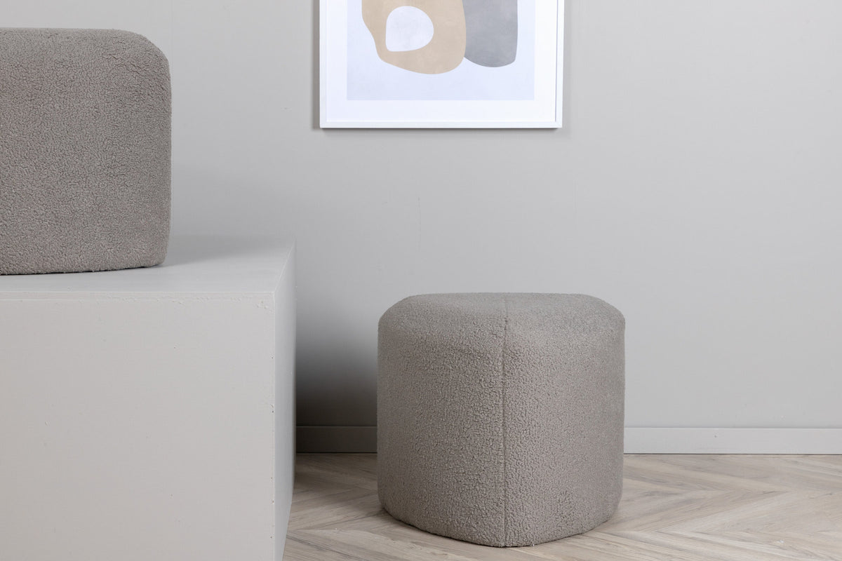 Peg Ottoman / Pouf in Grau präsentiert im Onlineshop von KAQTU Design AG. Pouf ist von Venture Home