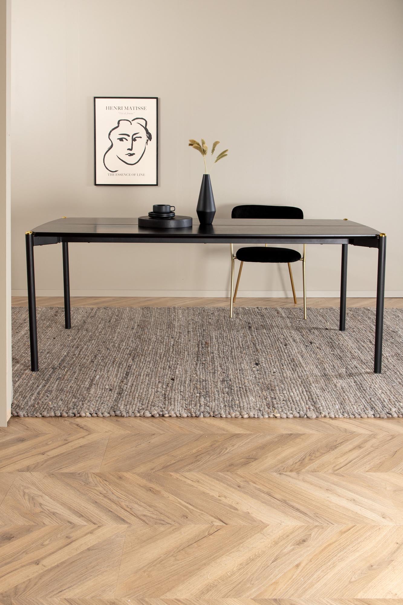 Pelle Esstisch in Schwarz präsentiert im Onlineshop von KAQTU Design AG. Esstisch ist von Venture Home