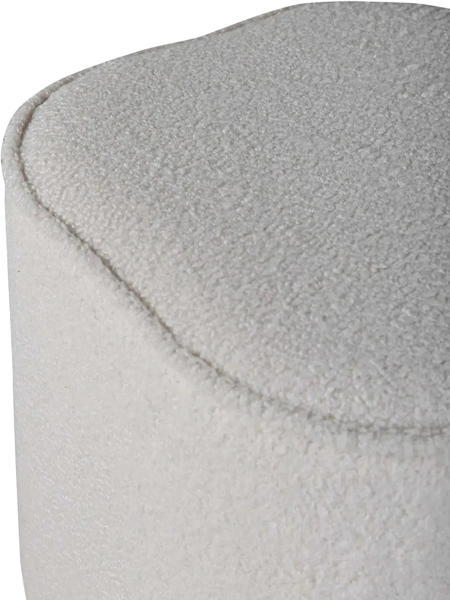 Piff Ottoman: Vielseitiger Pouf für modernes Wohndesign von Venture Home.