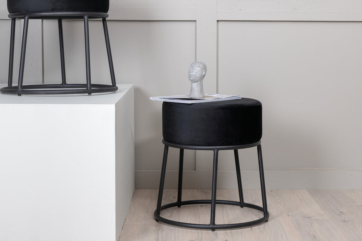 Petra Ottoman / Pouf in Schwarz präsentiert im Onlineshop von KAQTU Design AG. Pouf ist von Venture Home