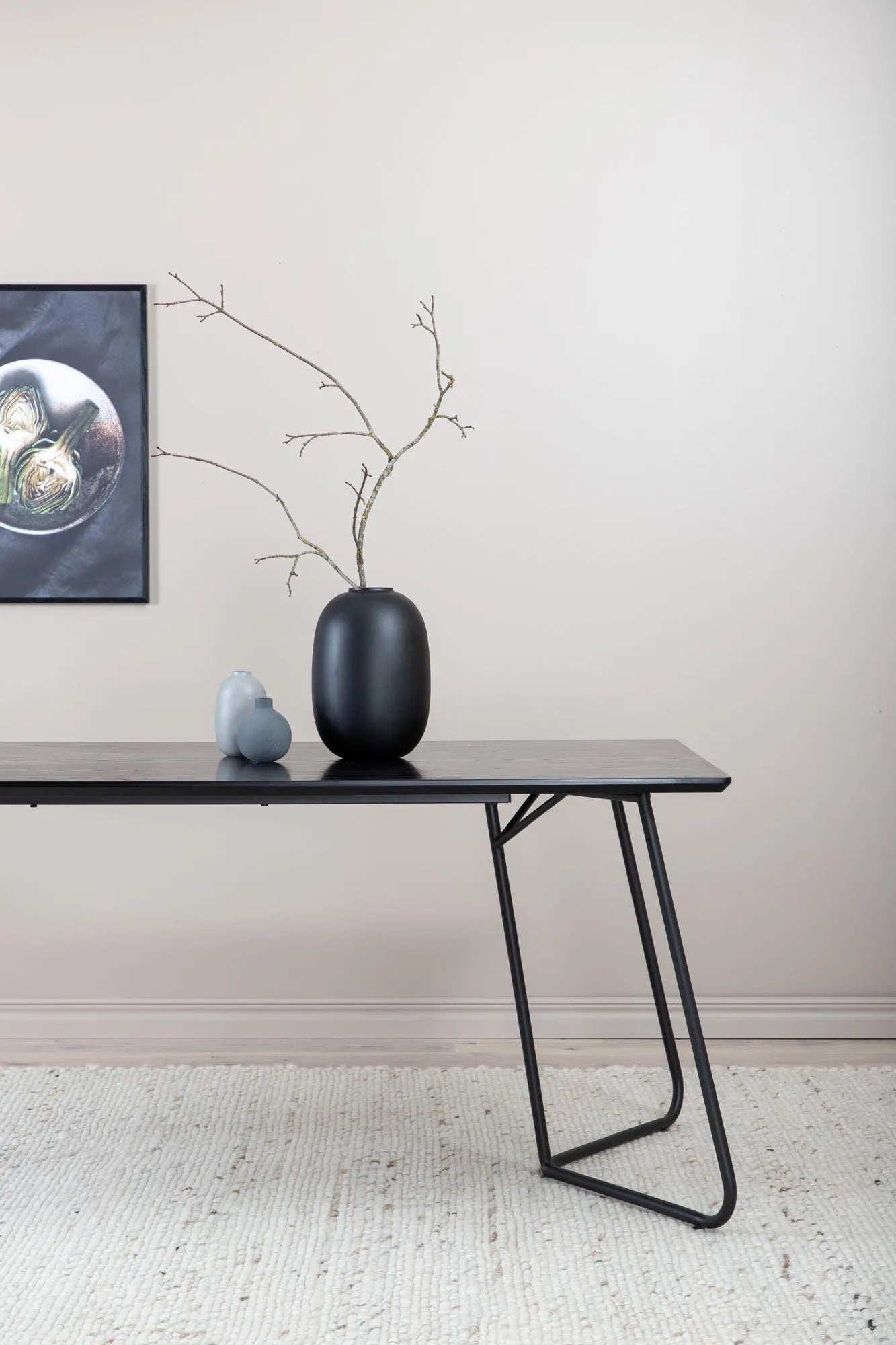 Stilvoller Petra Tisch von Venture Home für zeitlose Eleganz.