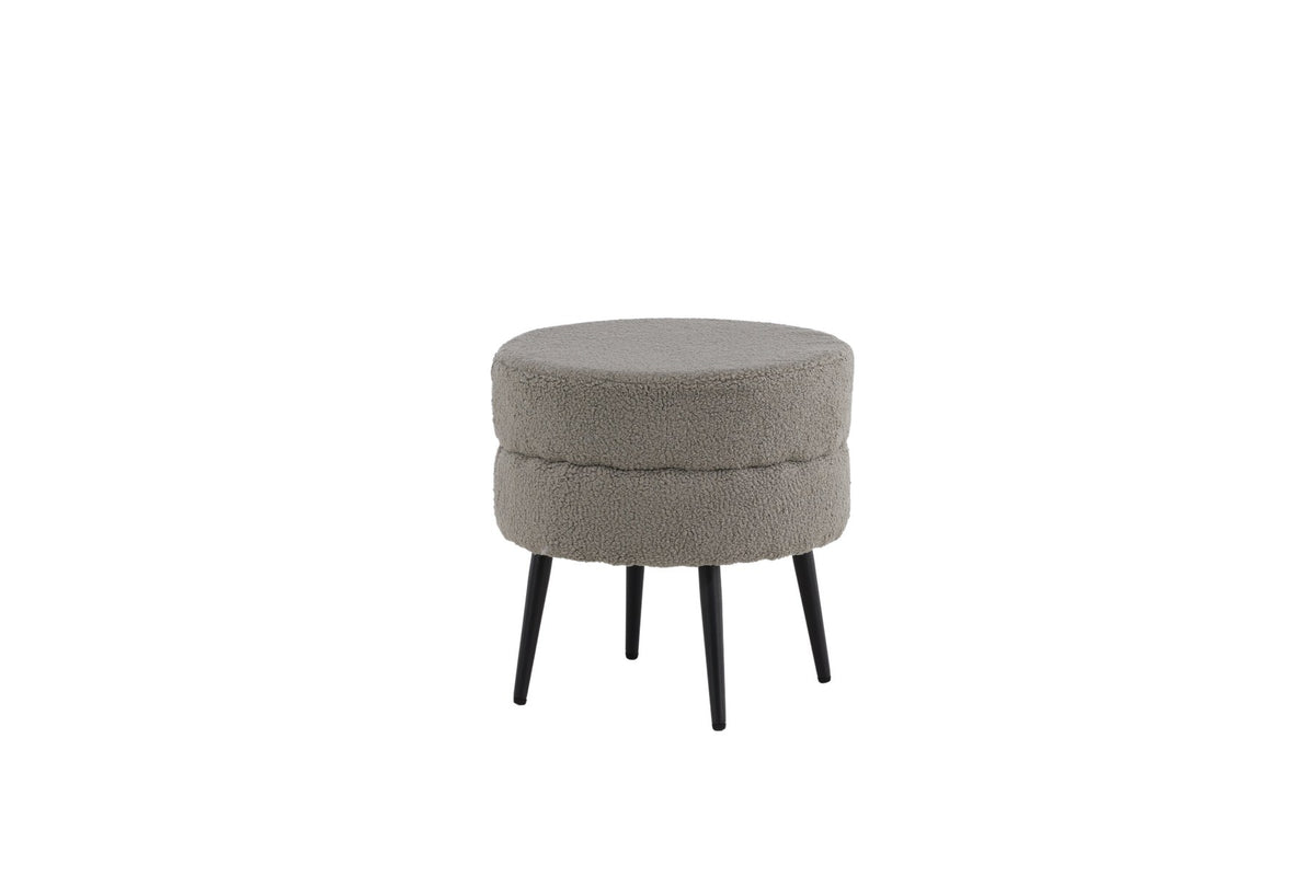 Runder Pouf Pot in Grau mit Teddystoff-Bezug, Durchmesser 40 cm, auf schwarzen, leicht ausgestellten Stahlbeinen stehend.