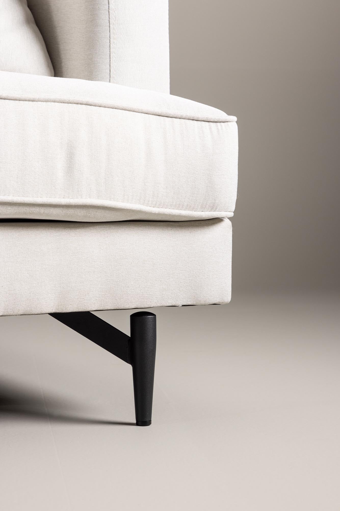 Sofia Sofa: Zeitloser Chic und Gemütlichkeit für Ihr Zuhause.