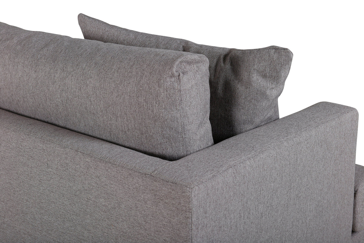Sofia Sofa in Grau präsentiert im Onlineshop von KAQTU Design AG. 3er Sofa ist von Venture Home