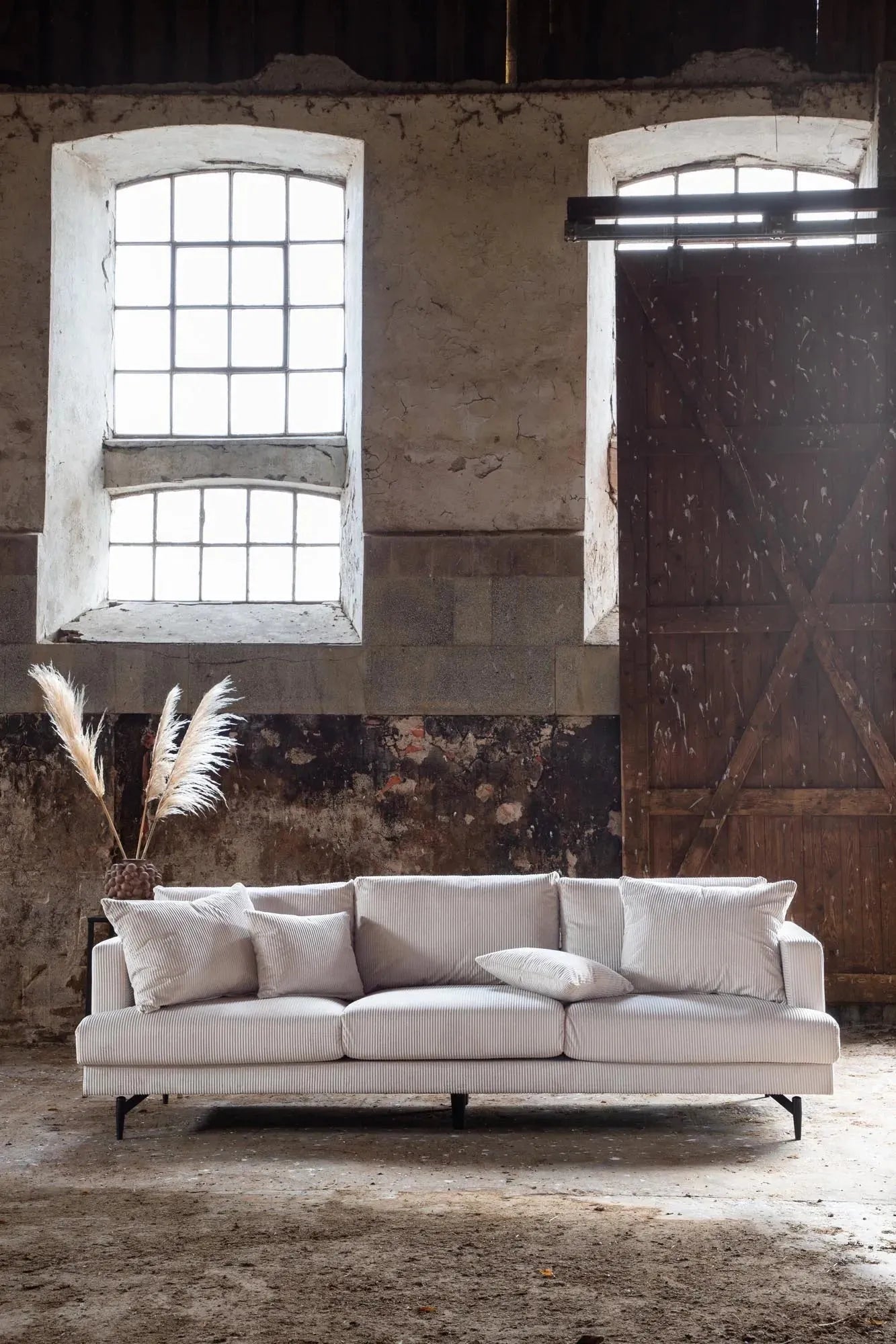 Sofia Sofa von Venture Home: Modernes Design trifft auf Gemütlichkeit.