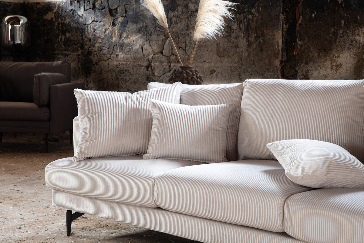 Sofia Sofa in Beige präsentiert im Onlineshop von KAQTU Design AG. 3er Sofa ist von Venture Home