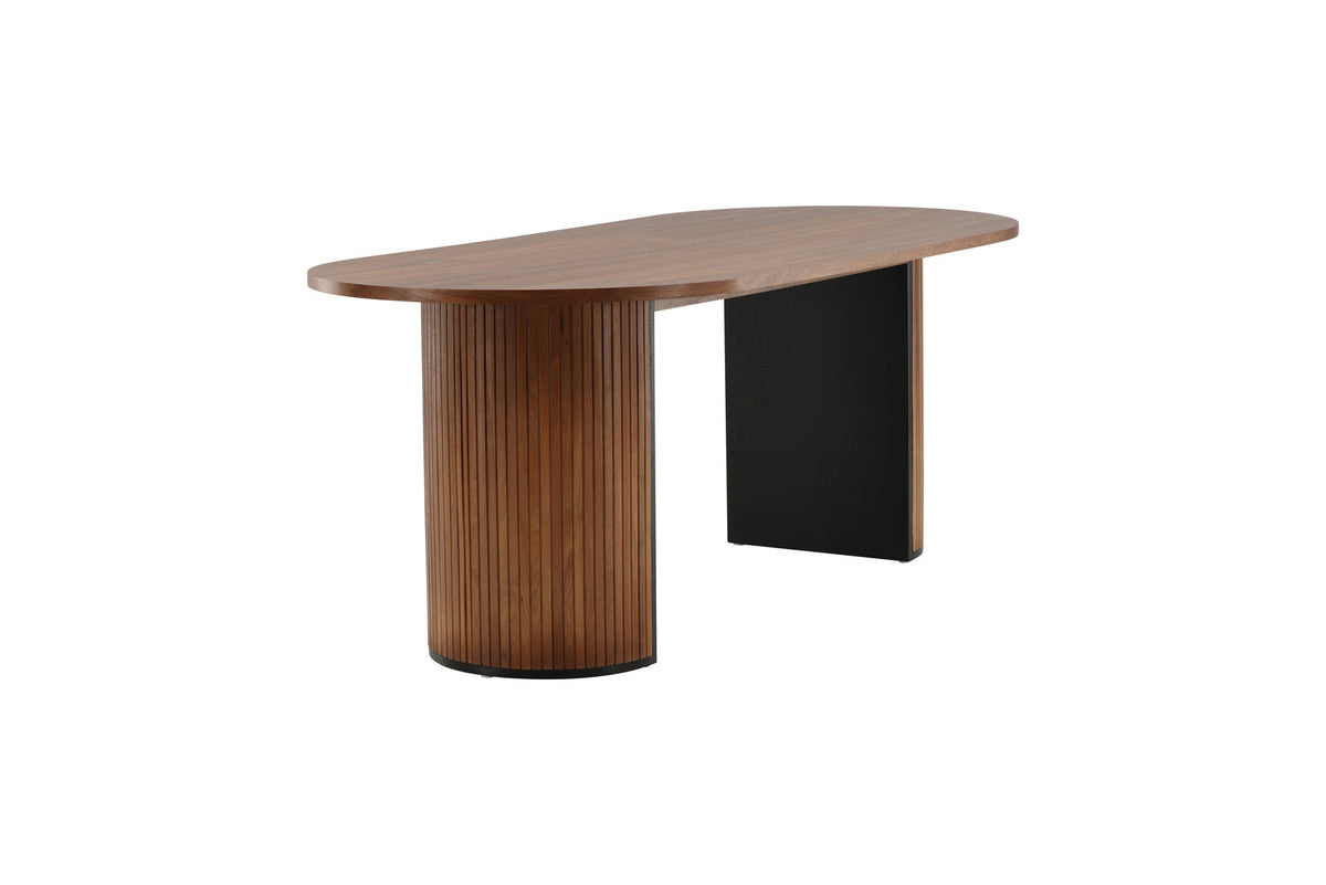 Bianca Tisch in Nussbaum präsentiert im Onlineshop von KAQTU Design AG. Esstisch ist von Venture Home