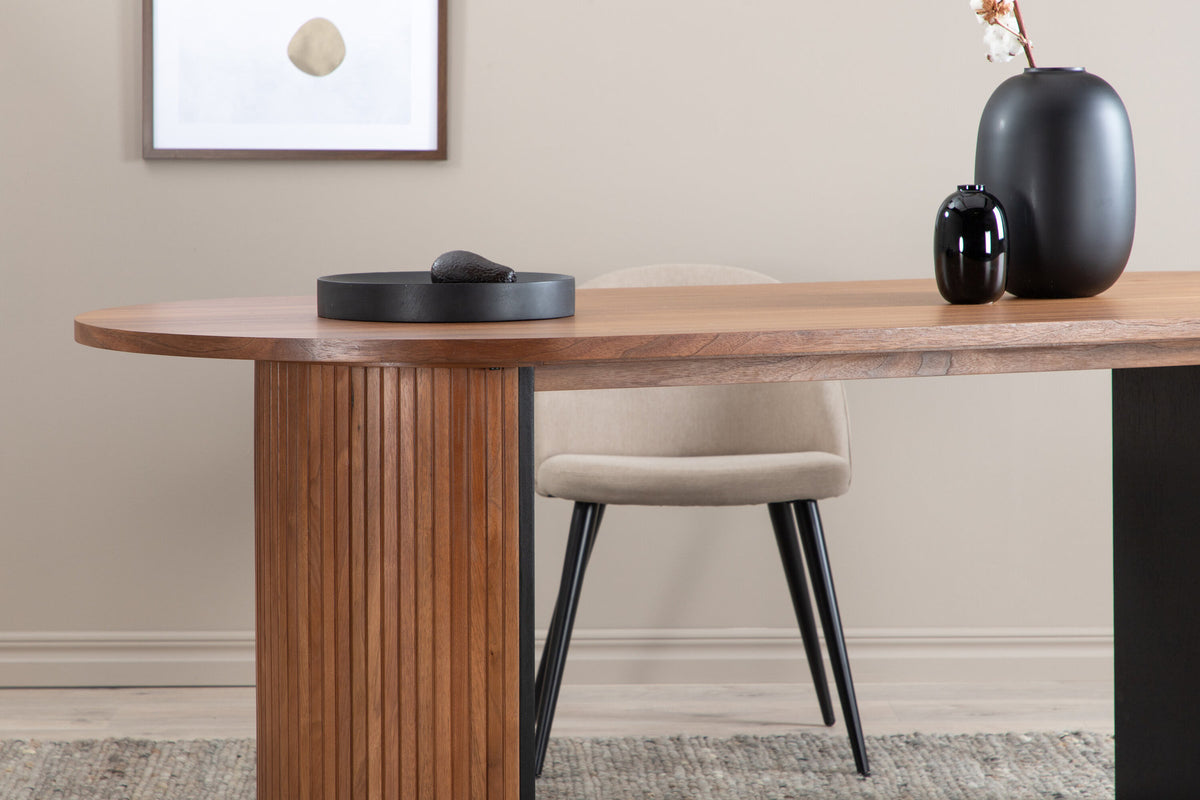 Bianca Tisch in Nussbaum präsentiert im Onlineshop von KAQTU Design AG. Esstisch ist von Venture Home