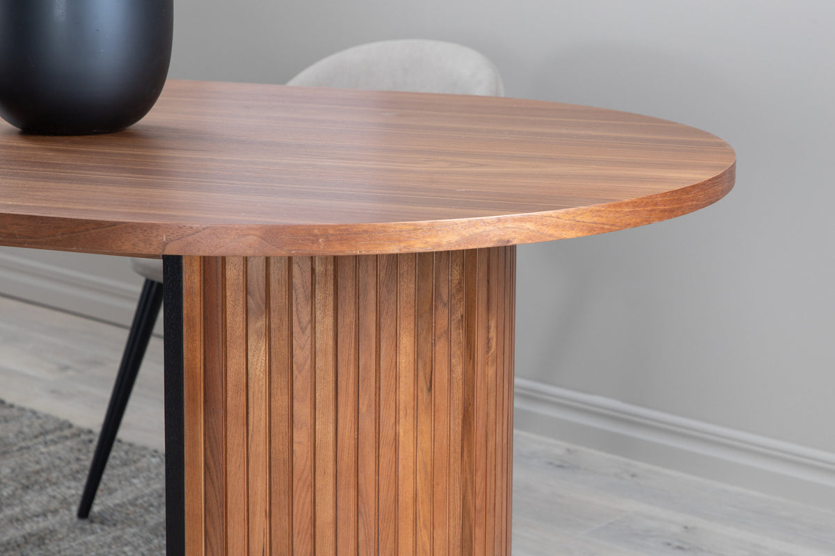 Bianca Tisch in Nussbaum präsentiert im Onlineshop von KAQTU Design AG. Esstisch ist von Venture Home