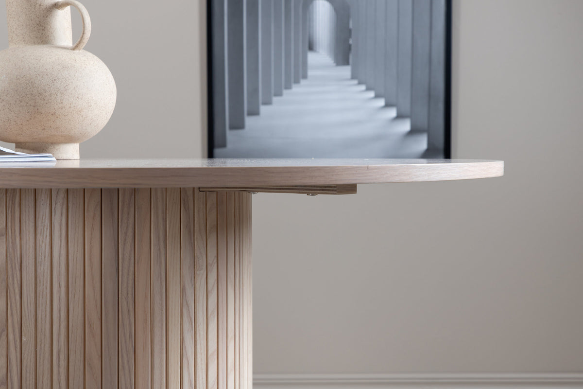 Bianca Esstisch in Tünchen präsentiert im Onlineshop von KAQTU Design AG. Esstisch ist von Venture Home