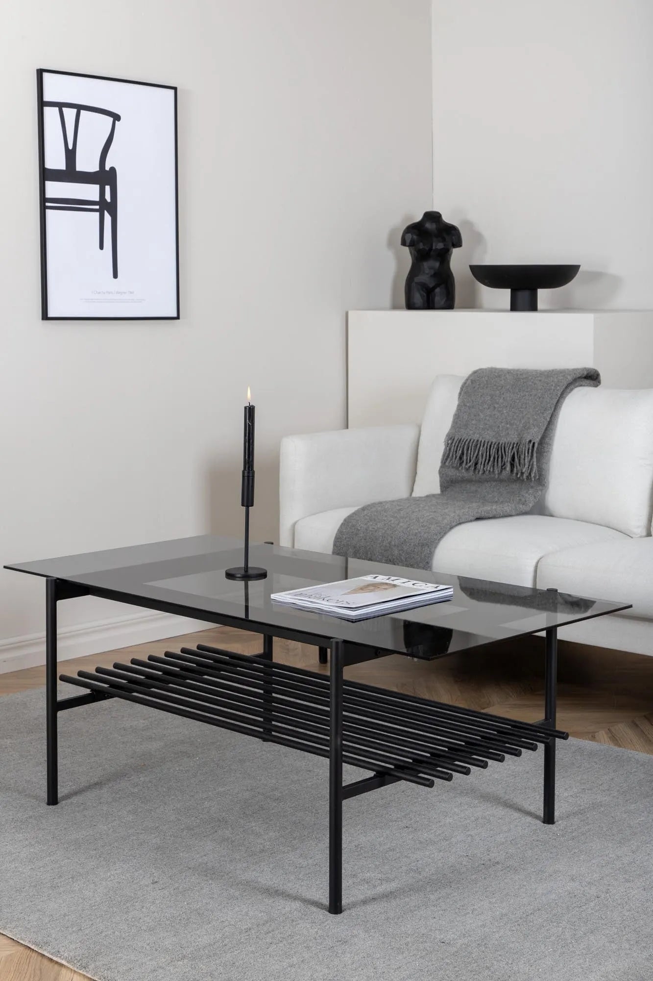 Rechteckiger Staf Coffee Tisch von Venture Home für zeitlose Eleganz.