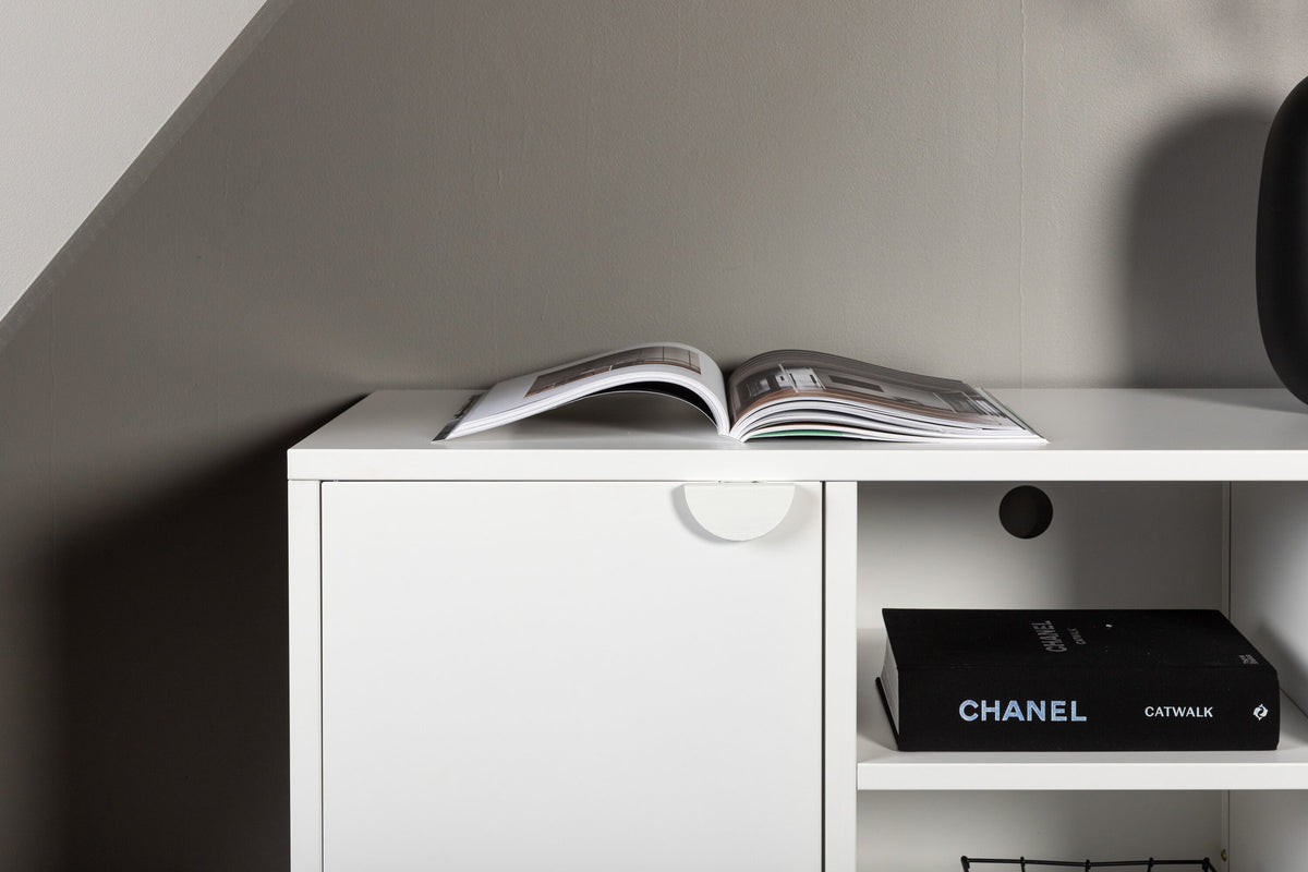 Piring TV Ständer in Weiss präsentiert im Onlineshop von KAQTU Design AG. TV-Möbel ist von Venture Home