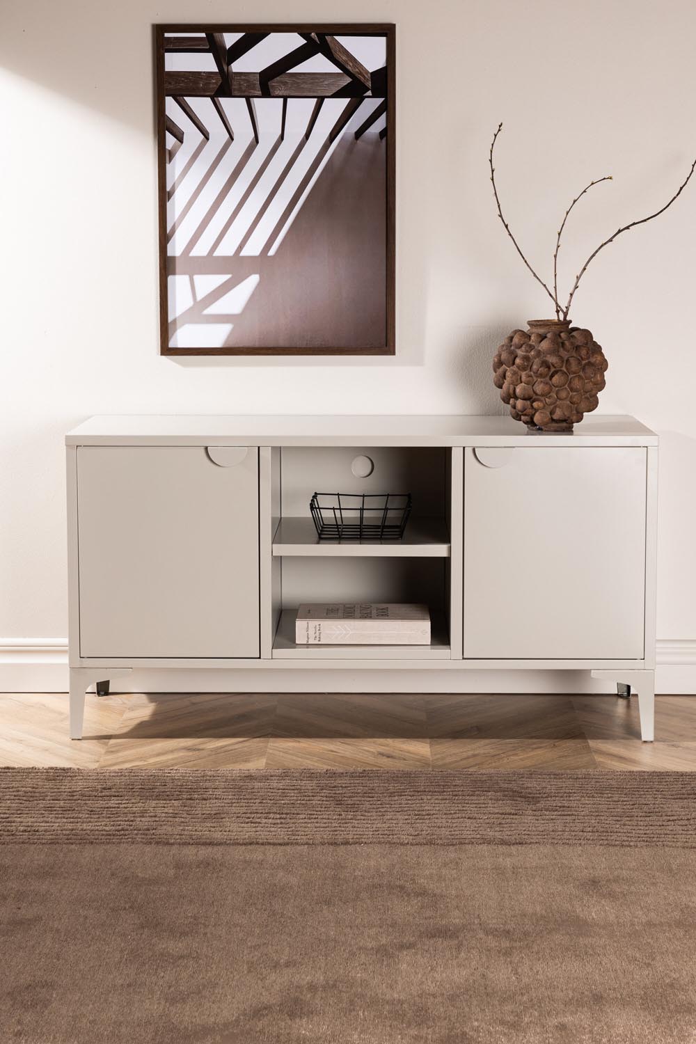 Piring TV Ständer in Beige präsentiert im Onlineshop von KAQTU Design AG. TV-Möbel ist von Venture Home