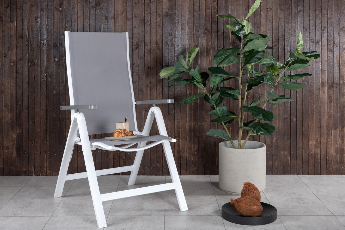 Klappbarer Gartenstuhl Albany Light mit Armlehnen, Sitz aus Textilene, Gestell aus Aluminium