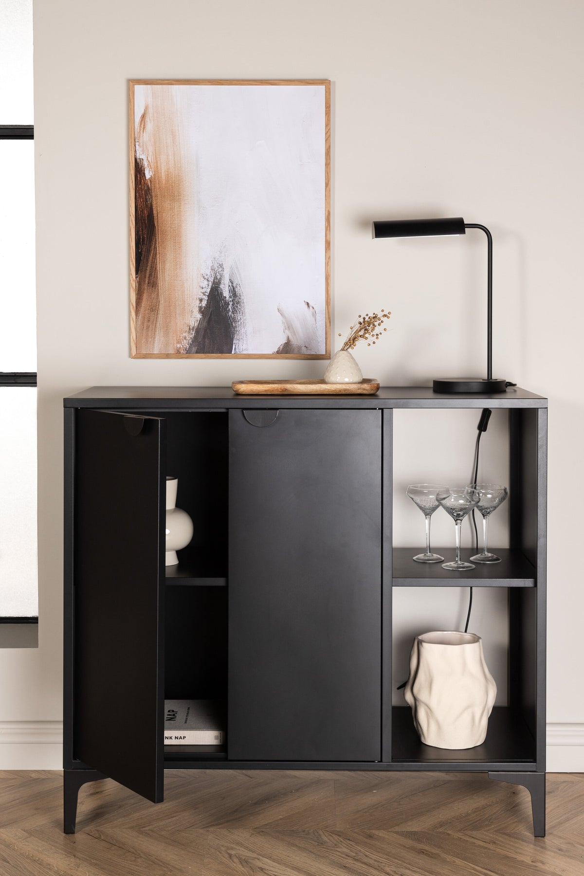 Piring Kommode in Schwarz präsentiert im Onlineshop von KAQTU Design AG. Cabinet ist von Venture Home