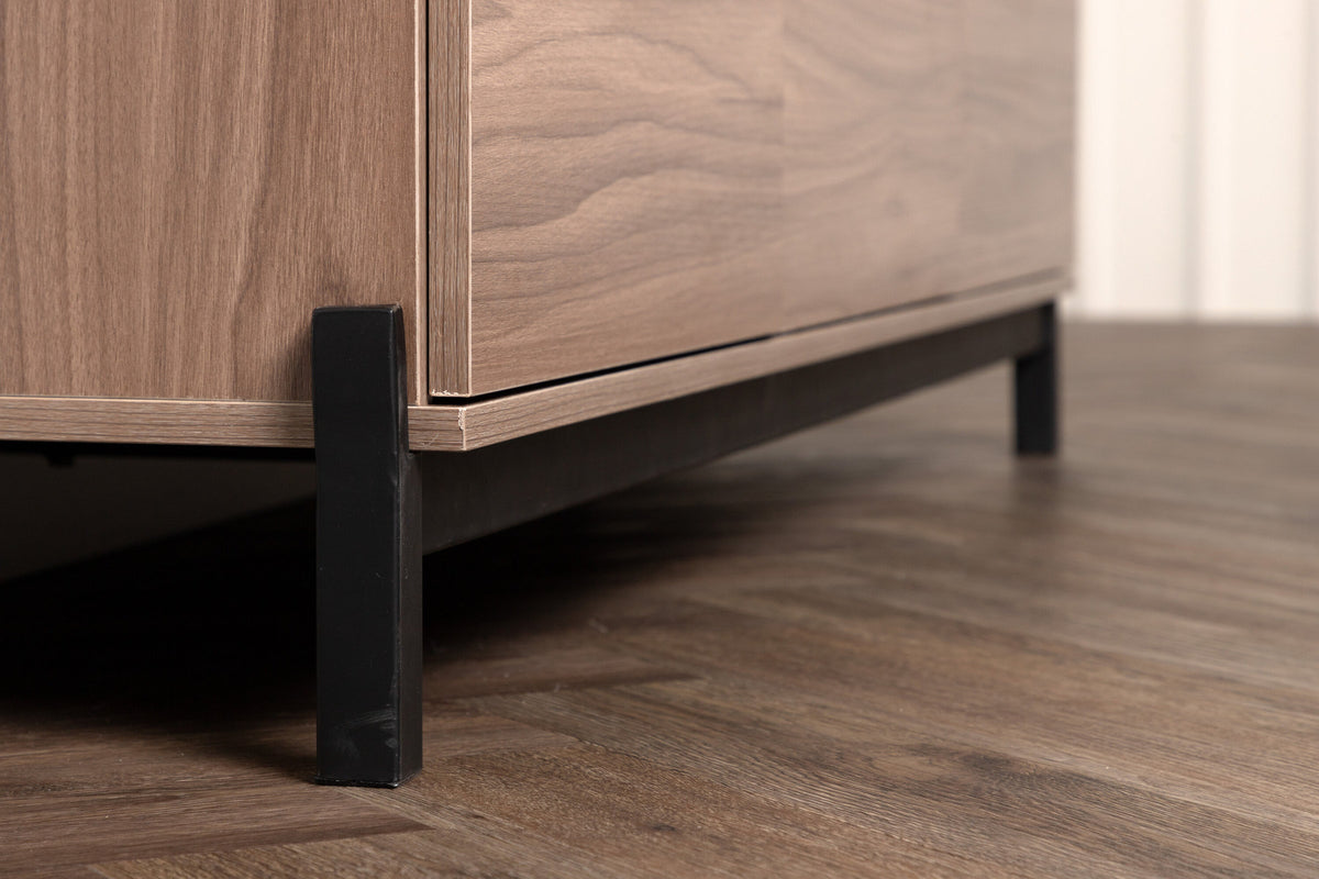 Corpus Sideboard in Nussbaum präsentiert im Onlineshop von KAQTU Design AG. Sideboard ist von Venture Home
