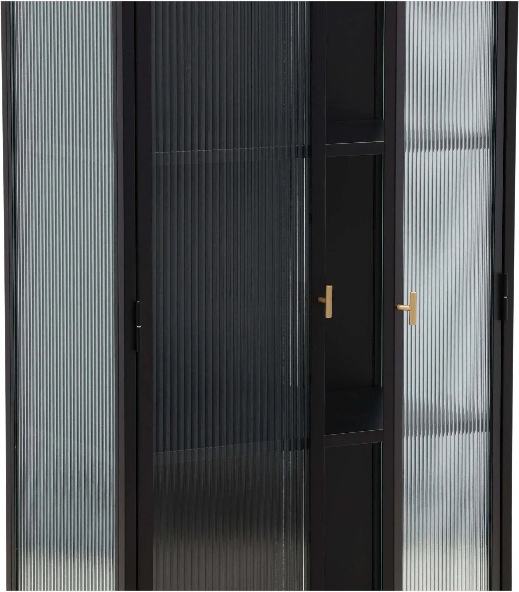 Garis Schrank von Venture Home: Stilvolle Aufbewahrungslösung.