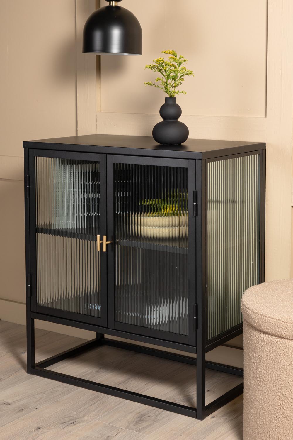 Garis Cabinet in Schwarz präsentiert im Onlineshop von KAQTU Design AG. Cabinet ist von Venture Home