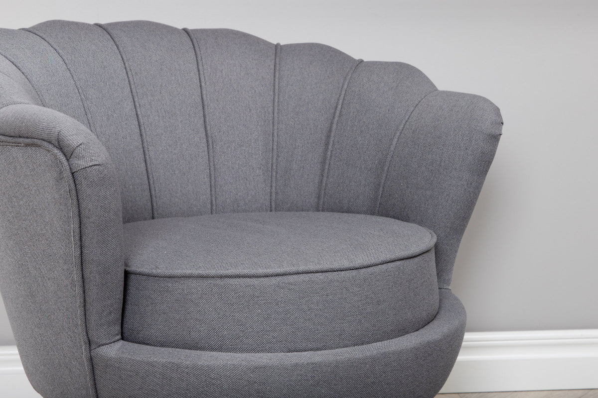 Calais Sessel in Grau präsentiert im Onlineshop von KAQTU Design AG. Sessel mit Armlehnen ist von Venture Home