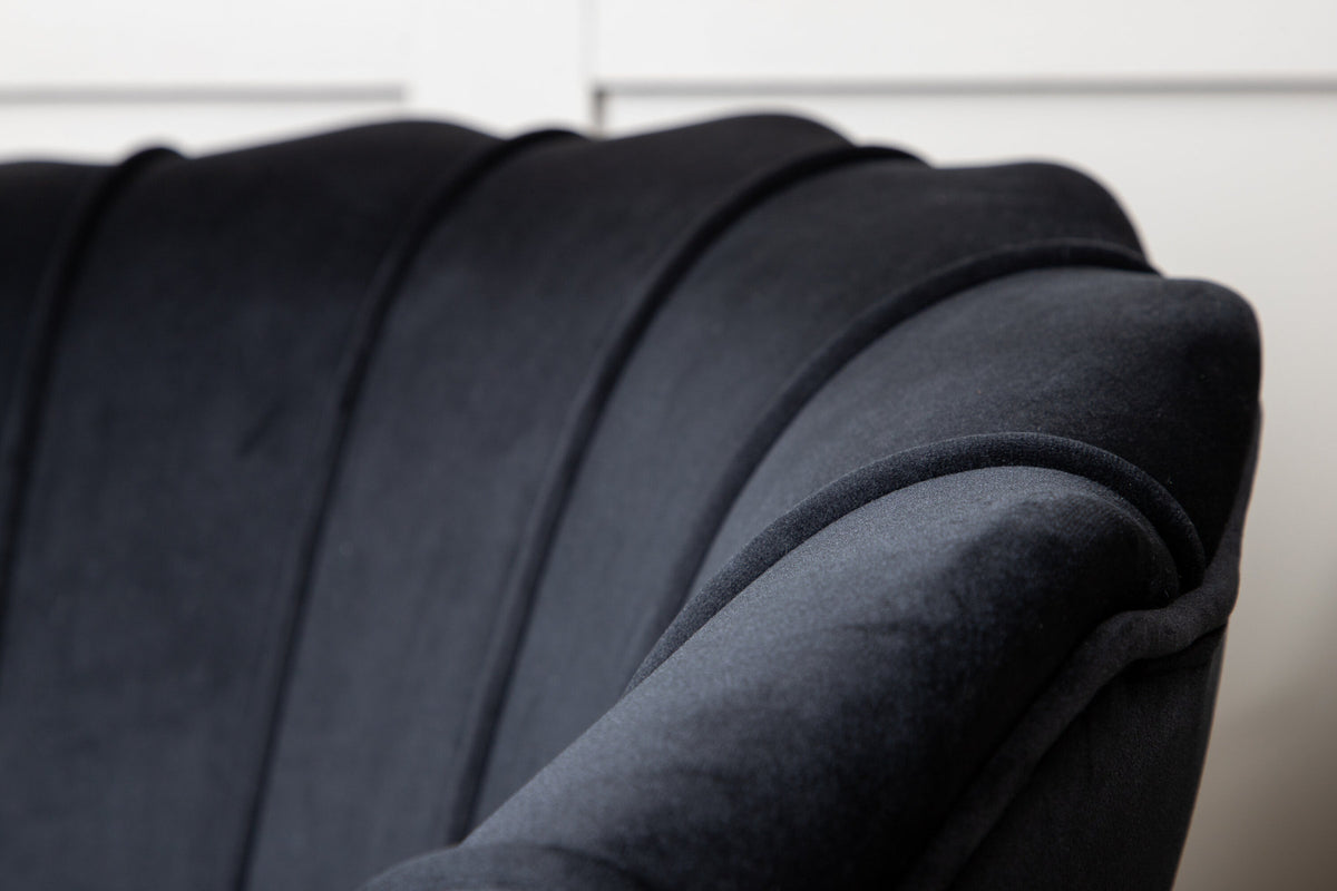 Calais Sessel in Schwarz präsentiert im Onlineshop von KAQTU Design AG. Sessel mit Armlehnen ist von Venture Home