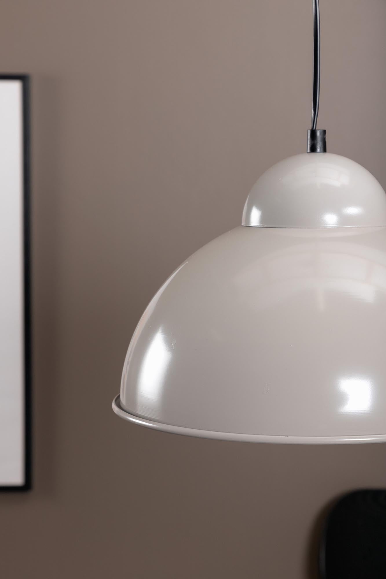 Silly Pendelleuchte von Venture Home: Zeitloses Design für Ihr Zuhause.