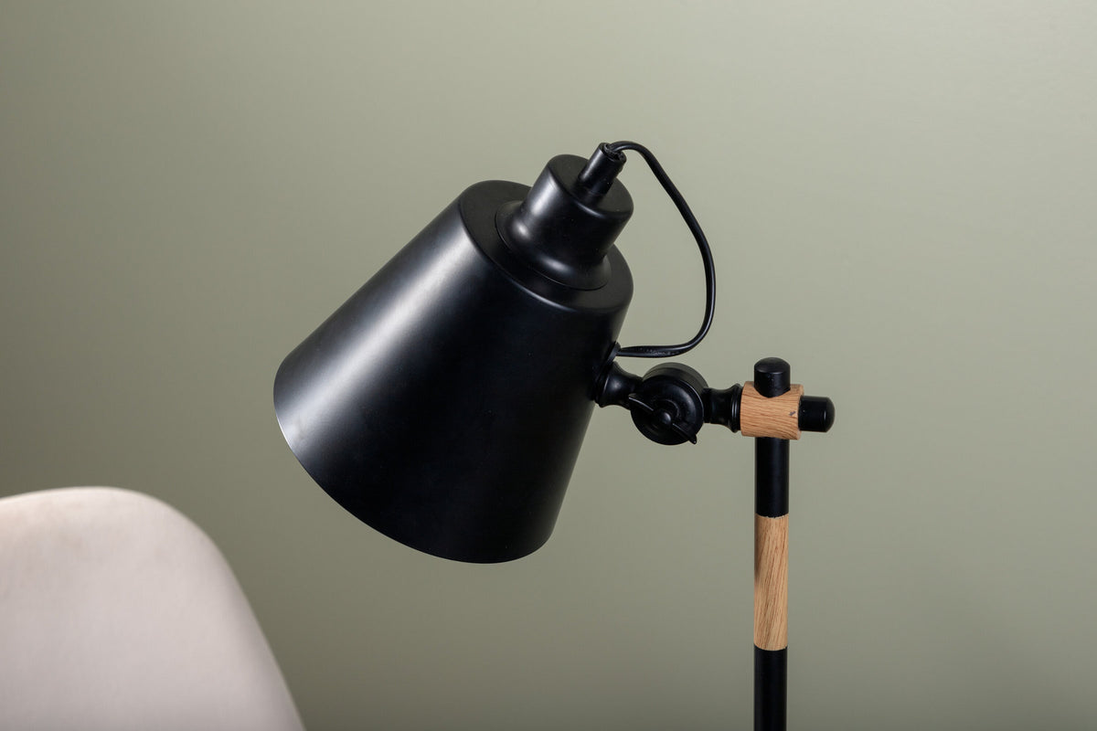 Scott Lighting in Schwarz präsentiert im Onlineshop von KAQTU Design AG. Tischleuchte ist von Venture Home