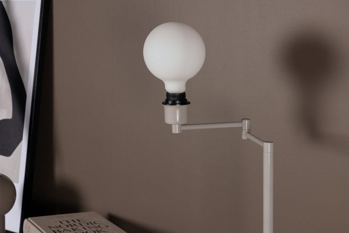 Virro Stehleuchte in Beige präsentiert im Onlineshop von KAQTU Design AG. Stehleuchte ist von Venture Home