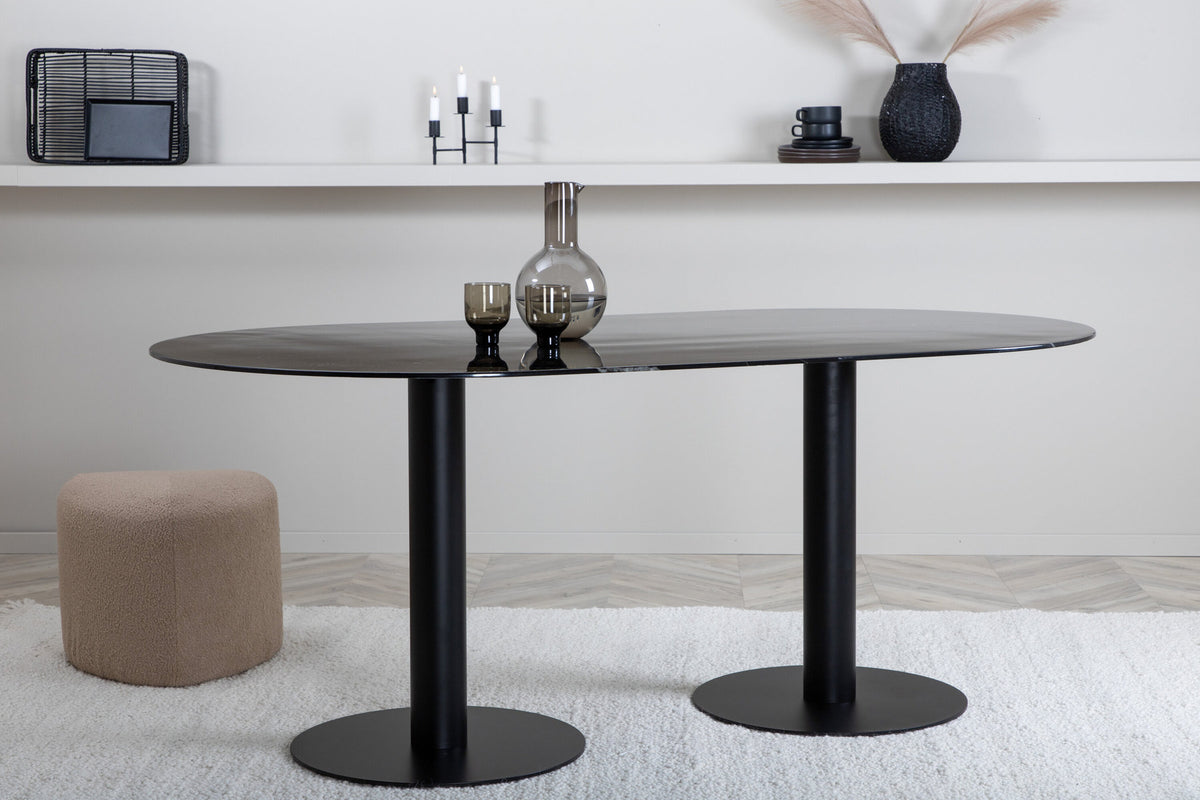 Betina Teppich in Weiss präsentiert im Onlineshop von KAQTU Design AG. Teppich ist von Venture Home