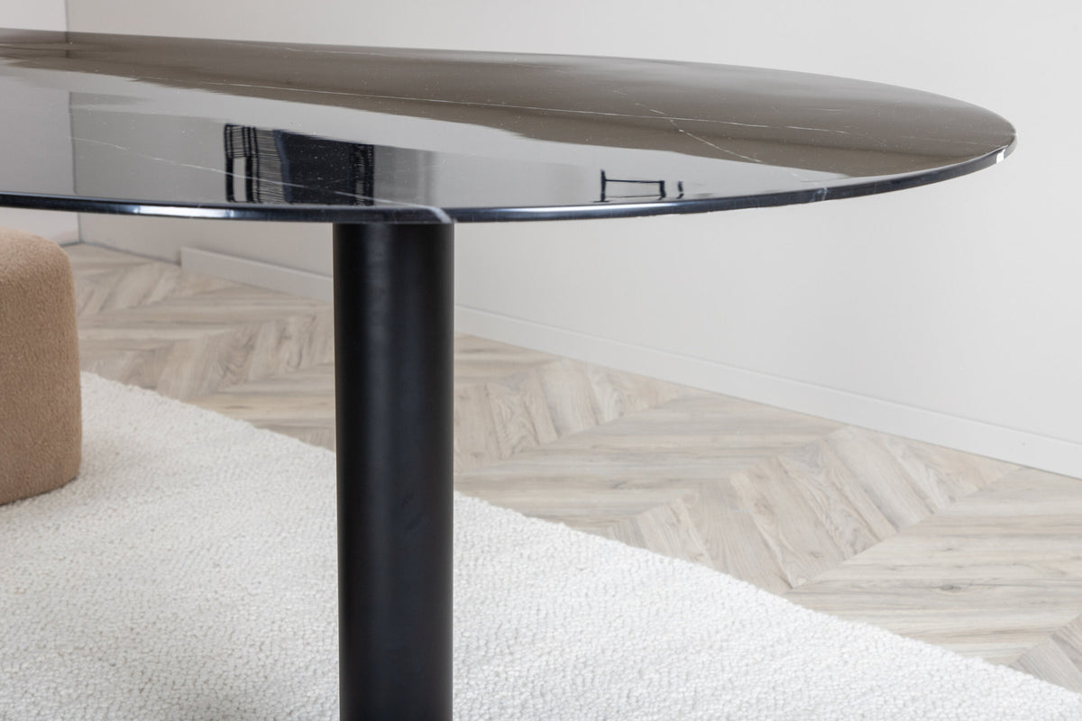 Betina Teppich in Weiss präsentiert im Onlineshop von KAQTU Design AG. Teppich ist von Venture Home